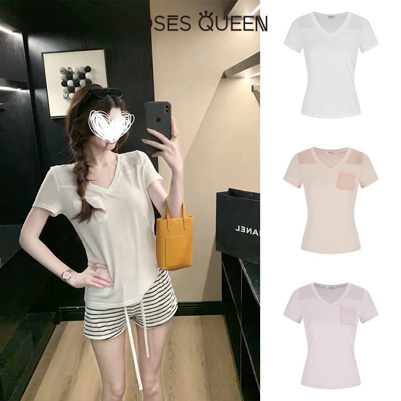 MOSESQUEEN تيشيرت نسائي بياقة V باتشوورك — صورة 4