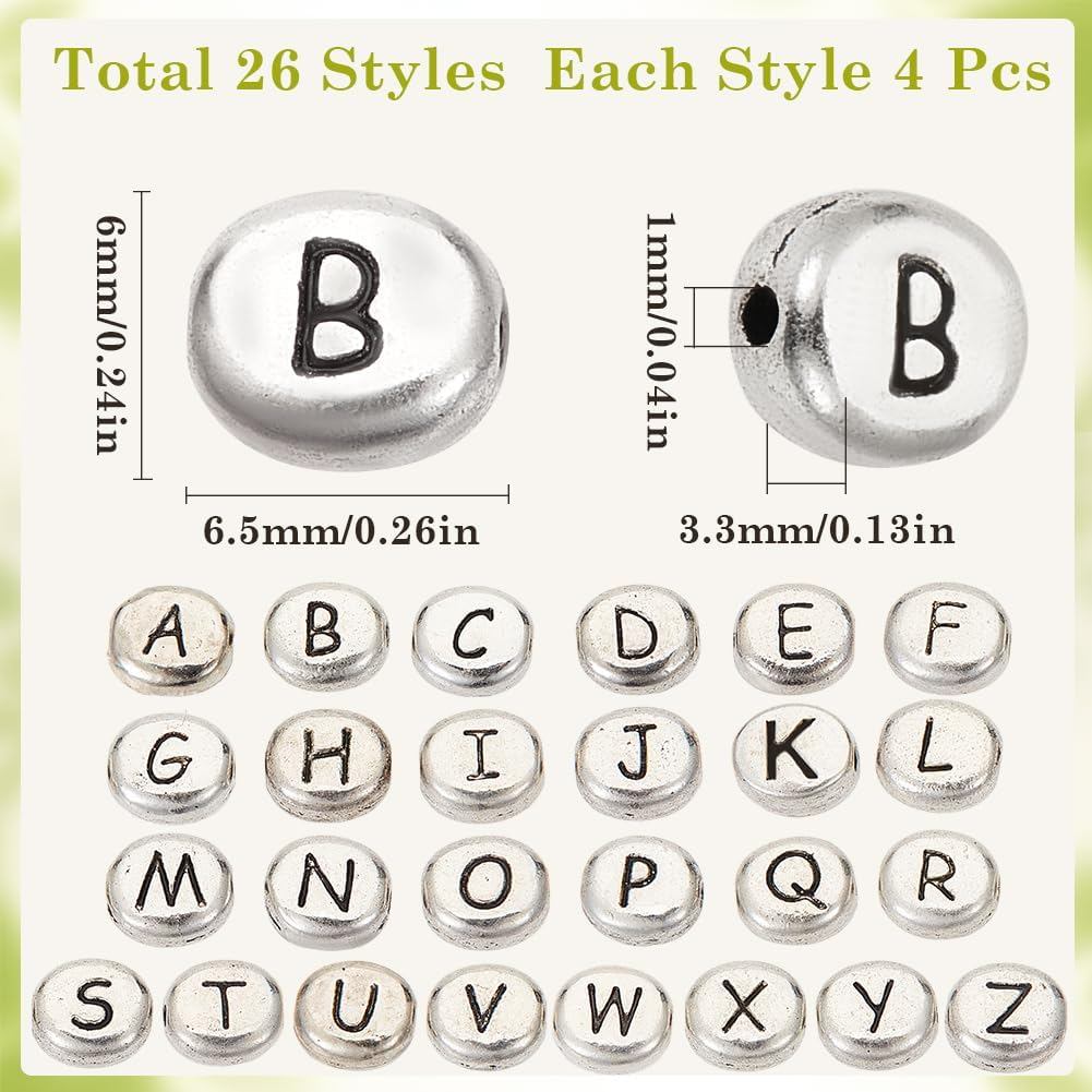 SUNNYCLUE 1 กล่อง 104 ชิ้นโลหะลูกปัดตัวอักษรลูกปัดจํานวนมากโลหะผสมรูปไข่ทิเบตโบราณเงิน Capital ภาษาอ