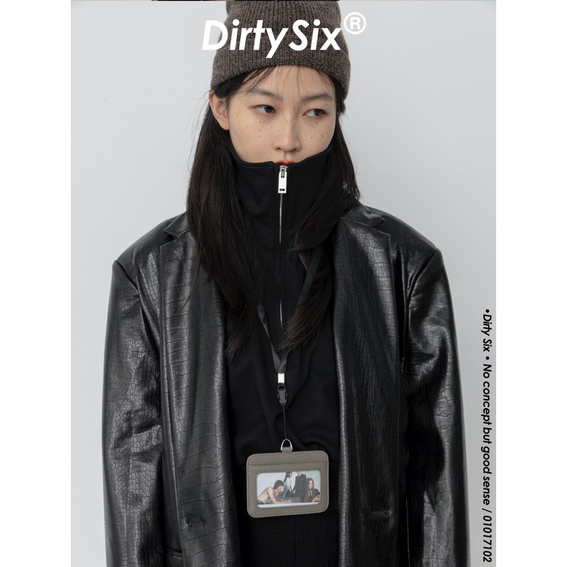 DirtySix •Original Ivy League มาพร้อมสายคล้องคอ, พวงกุญแจตกแต่งกระเป๋า และที่ใส่บัตรหนัง