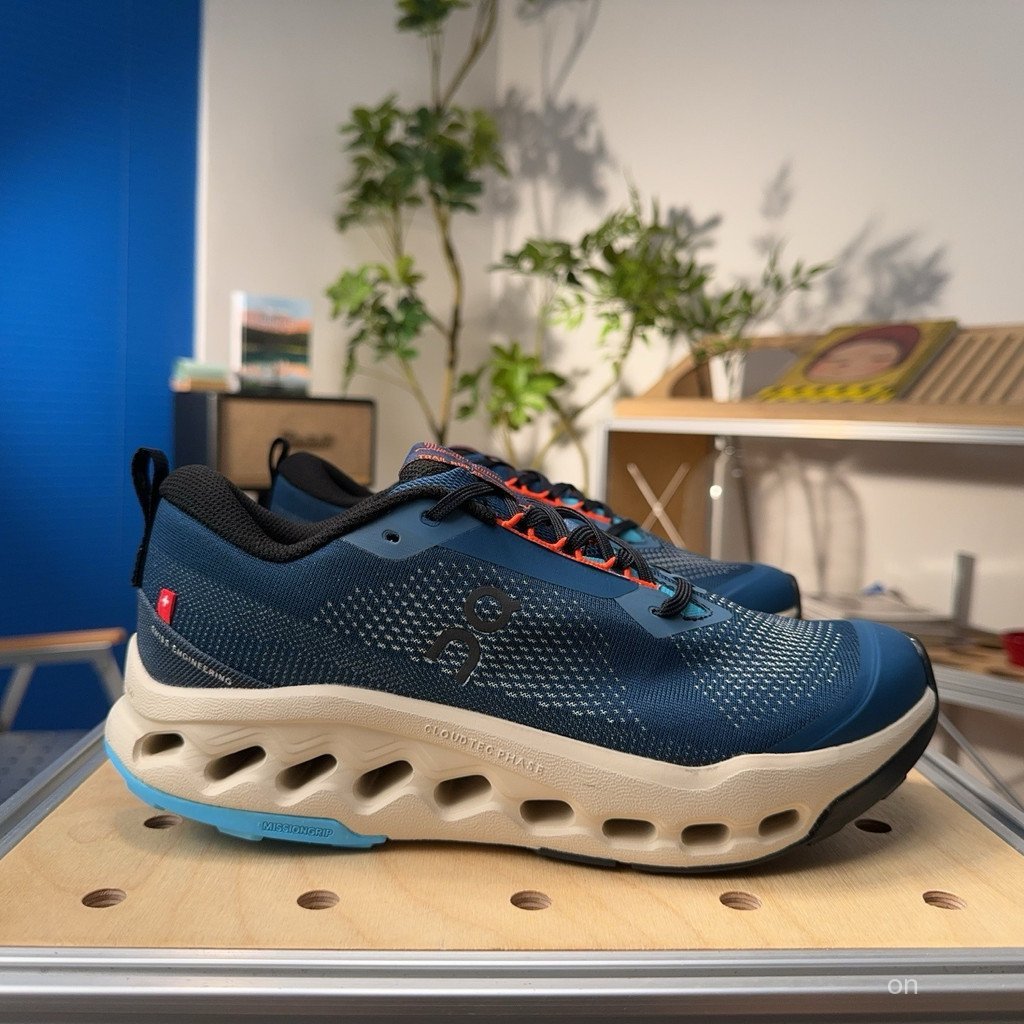 On Cloudsurfer Trail 2 เทรนด์แฟชั่นระบายอากาศรองเท้าวิ่ง Low-Top CR9J