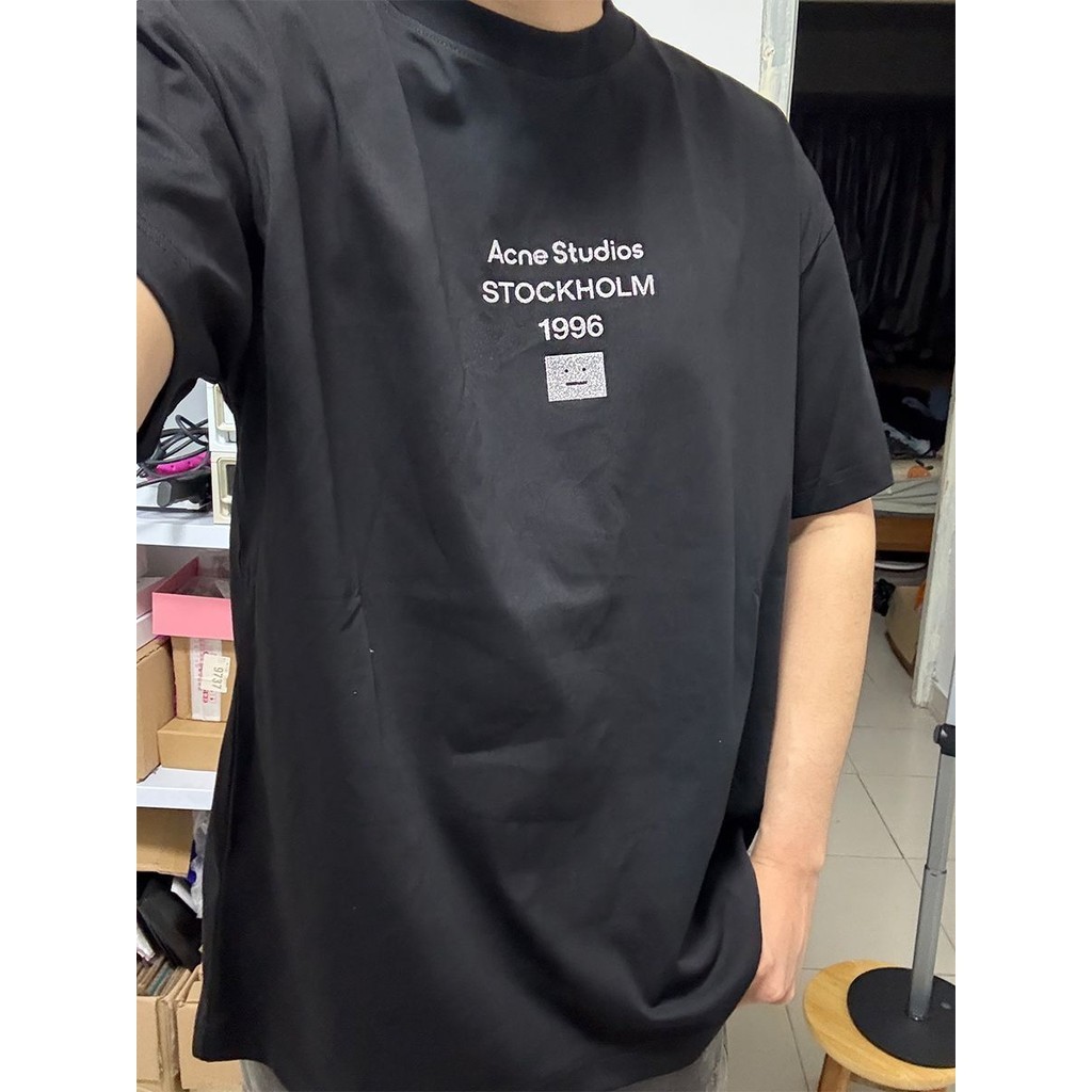สิว.ตัดสิน เสื้อยืดอินเทรนด์ใหม่พิมพ์ลายตัวอักษรผ้าฝ้ายโลโก้หน้ายิ้มและแขนสั้นสําหรับชายหนุ่มและหญิง