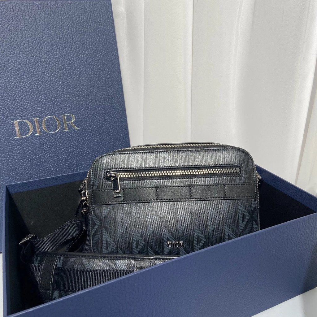 Dior Unisex Safari Messenger Bag สีดำสีเทา เพชรรูปแบบธรรมดาสาน จากหนังโคขุนเนียน สำหรับสะพายไหล่และใ