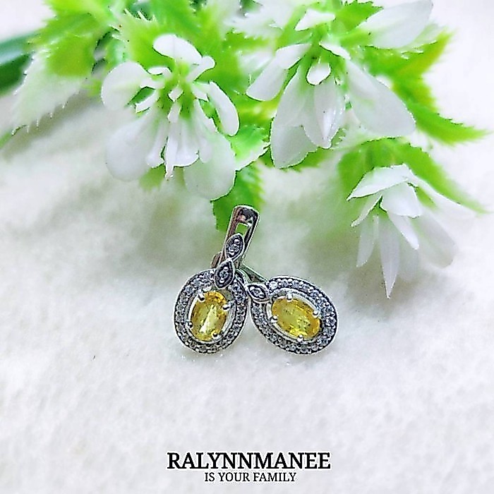 N6426 ต่างหูพลอยบุษราคัมแท้ ( Natural Yellow Sapphire ) แบบอิงลิชล็อค ตัวเรือนเงินแท้925 ชุบทองคำขา