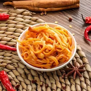 เห็ดเข็มทองปรุงรสหม่าล่า ( 1 กล่อง 50 ซอง ) หอมเผ็ดกำลังดี เคี้ยวกรุบๆ ขนมทานเล่น รสหม่าล่า พร้อมส่งในไทย