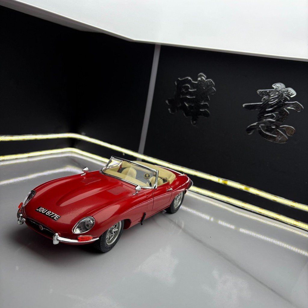 อิตาเลี่ยน Bburago Bburago 1: 18 Jaguar E-Type