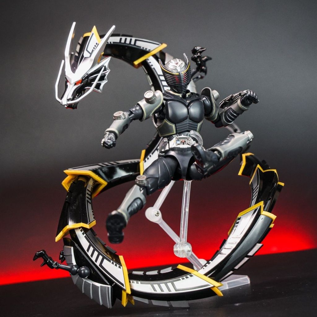FRS Kamen Rider Ryuga PB Limited Dragon Knight Model Kit - Black Ryuki พร้อม Dragblacker, Assembly A