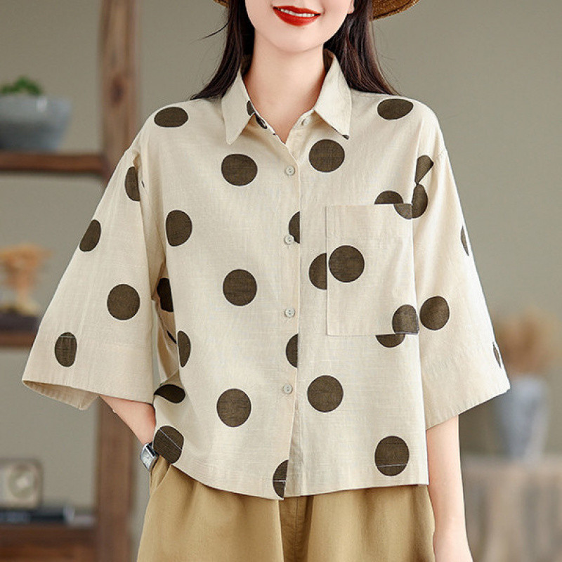 เสื้อเบลาส์ขนาดบวกสวมใส่ได้ 90กก. ฤดูร้อนสไตล์ศิลปะผ้าฝ้ายลินินลายจุดพับทับปก 1/2 แขนเสื้อหลวมสบาย ๆ