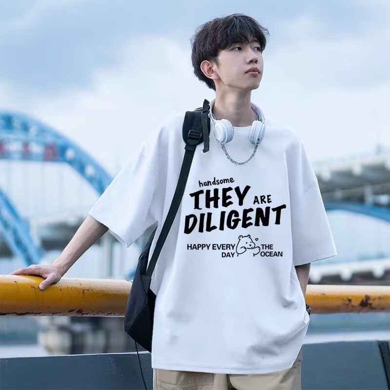 เสื้อยืดแขนสั้นสำหรับฤดูร้อน สไตล์แฟชันสำหรับผู้ชาย