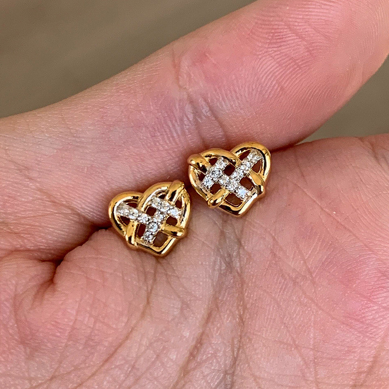 ต่างหูสตั๊ดมินิหัวใจยอดนิยม สไตล์หรูสำหรับคุณสาว modern