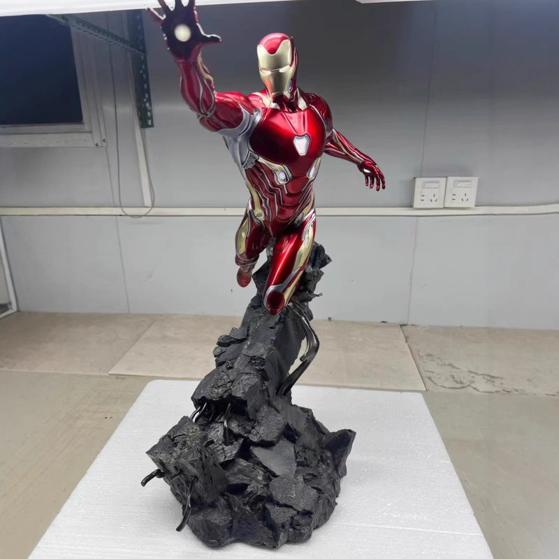 QS Iron Man MK50 สามารถส่องสว่าง 1: 4 ฉากท่าทางการต่อสู้รูปปั้นเรซิ่นรูปเดสก์ท็อปตกแต่ง