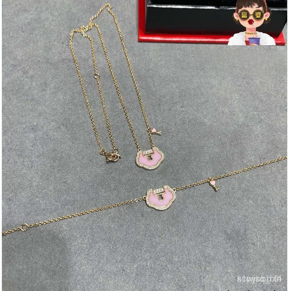 ยี่ห้อ Replica Ruyi ล็อคสร้อยคอสร้อยข้อมือ Clavicle Chain สาว v Gold รุ่นหรูหราเสื้อผ้าจับคู่ด้านข้า