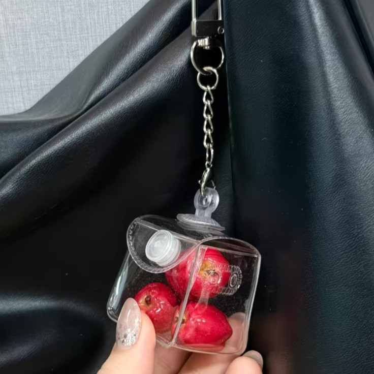 [YJ] Magic Creative High-value One Bag Buckle Pendant Keychain Small Jewelry Cute Style