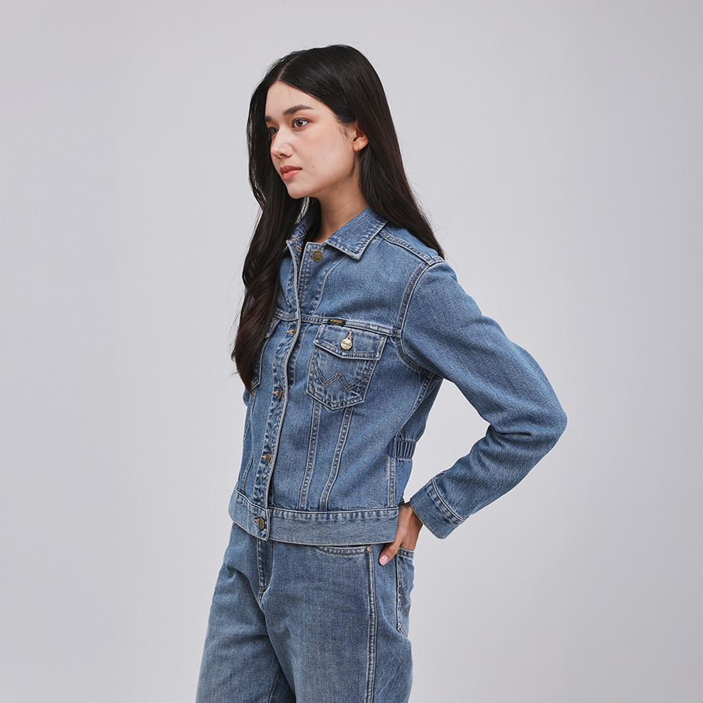 WRANGLER เสื้อแจ็กเก็ตผู้หญิง คอลเลคชั่น Beyond Denim รุ่น WR F126WJKTN15 - สียีนส์อ่อน — صورة 5