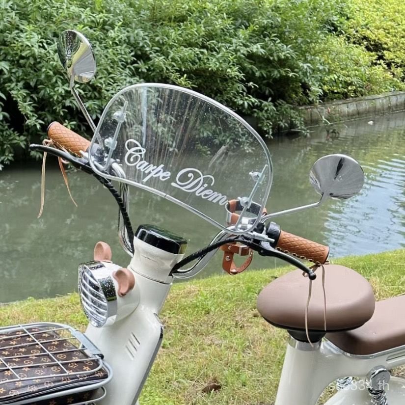 ยอดนิยม Retro Queen Windshield Moss Strawberry Bear กระจกรถยนต์ไฟฟ้าสมัยใหม่เหมาะสําหรับ TDT1348Z