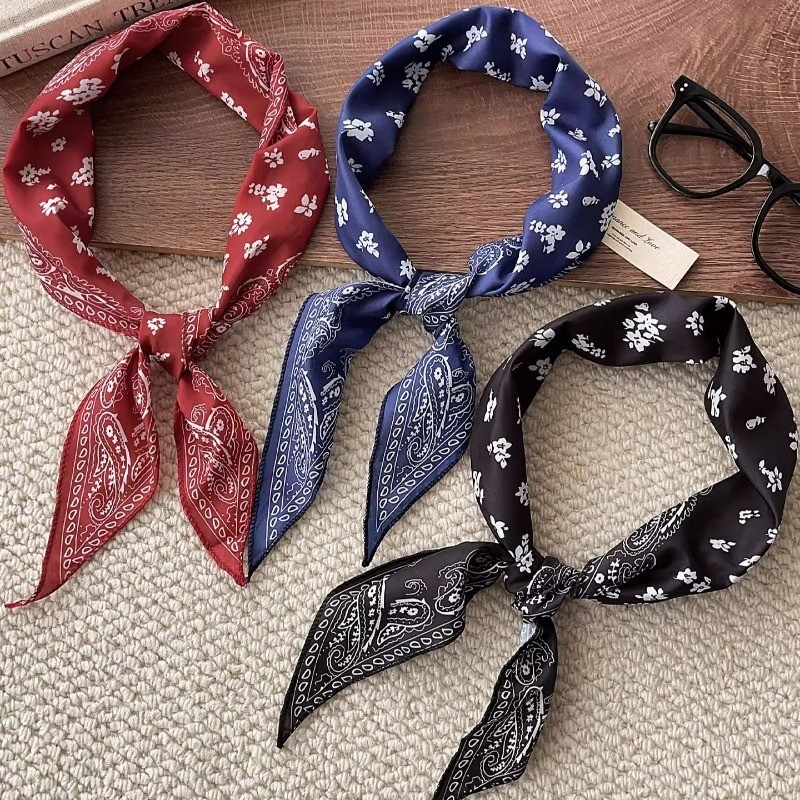 ผ้าพันคอไหมสามเหลี่ยมสีแดงสไตล์ย้อนยุค ดีไซน์เรียบง่ายสำหรับผู้หญิง