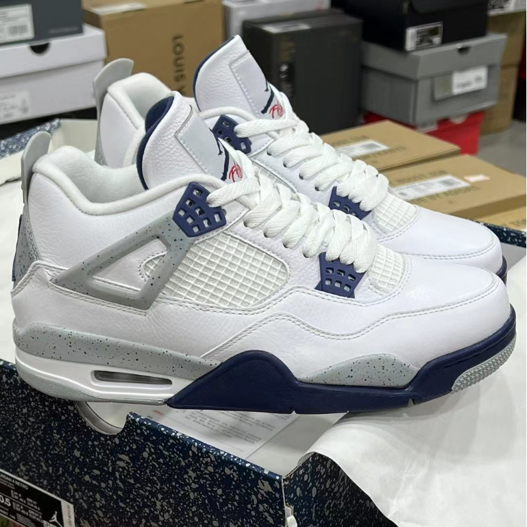 รองเท้ากีฬาลําลองสําหรับบุรุษและสตรีคลาสสิก AJ4 OZ24