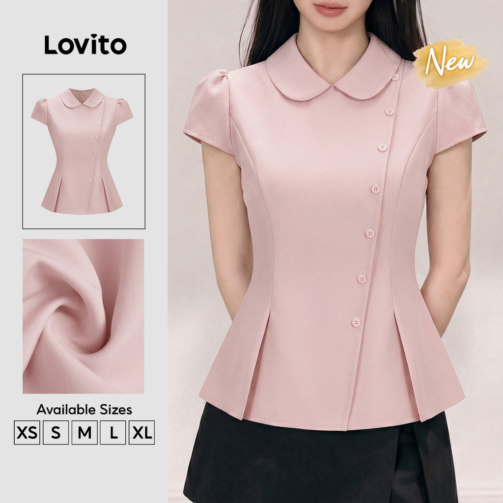 (New Arrival) Lovito เสื้อเบลาส์สีชมพูอ่อนแขนสั้นคอปีเตอร์แพนจับจีบติดกระดุมลำลองสำหรับผู้หญิงฤดูใบไ