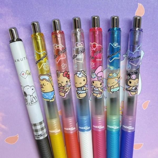[คอลเลกชั่นจํากัด] สไตล์ใหม่ญี่ปุ่น Pentel Sanrio หนังสีดํา KT Pudding Dog Melody Snoopy Gel Pen สีด