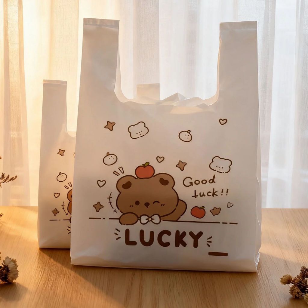 ถุงพลาสติกหูหิ้วพิมพ์ลาย Lucky Bear Apple สีด้าน น่ารัก ถุงช้อปปิ้ง สำหรับบรรจุเบเกอรี่และอาหารกลับบ้าน