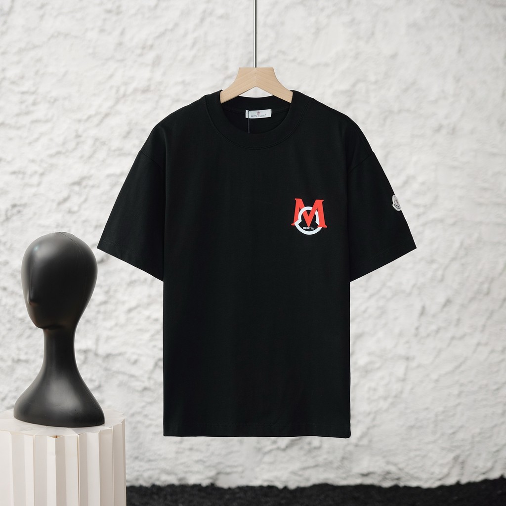 Moncler/Moncler/2026 คลาสสิกรอบคอแขนสั้นเสื้อยืดผู้ชายผู้หญิงสไตล์รอบคอสไตล์ใหม่คมชัดสีออกแบบการพิมพ