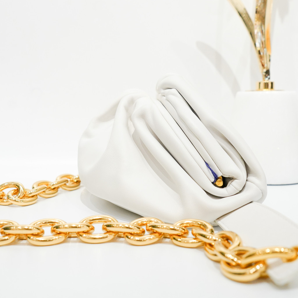 99 ใหม่ BV POUCH White Cloud Bag กระเป๋าคาดหน้าอกสุภาพสตรี