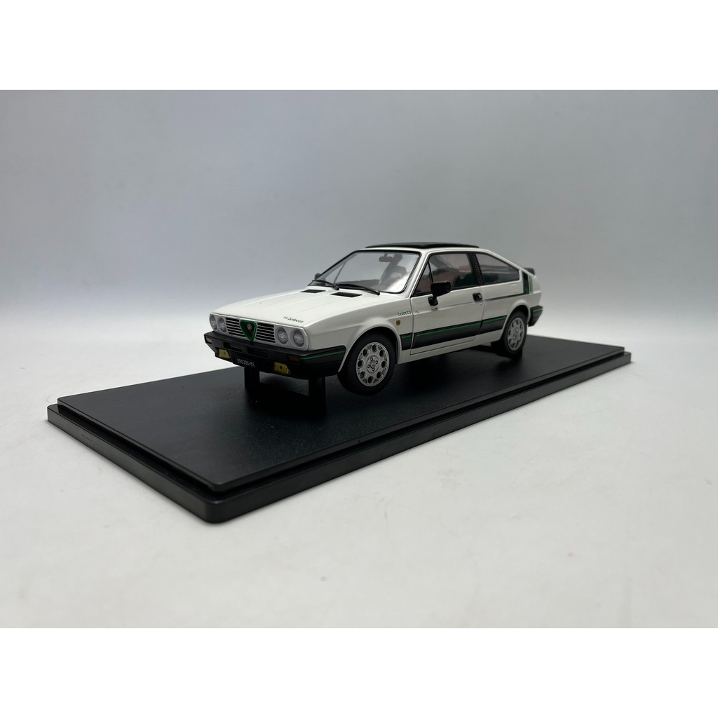 TreeA 1/18 Alpha Romeo 69030X-mi Sprin โมเดลรถอัลลอย, 95 ใหม่, 300 จัดส่งฟรี!