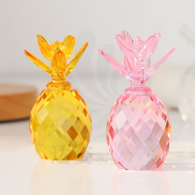 水晶玻璃工艺品仿真小菠萝摆装饰品车里祝福旺财小礼品Crystal glass craftwork, simulated small pineapple decorationbj2623.th