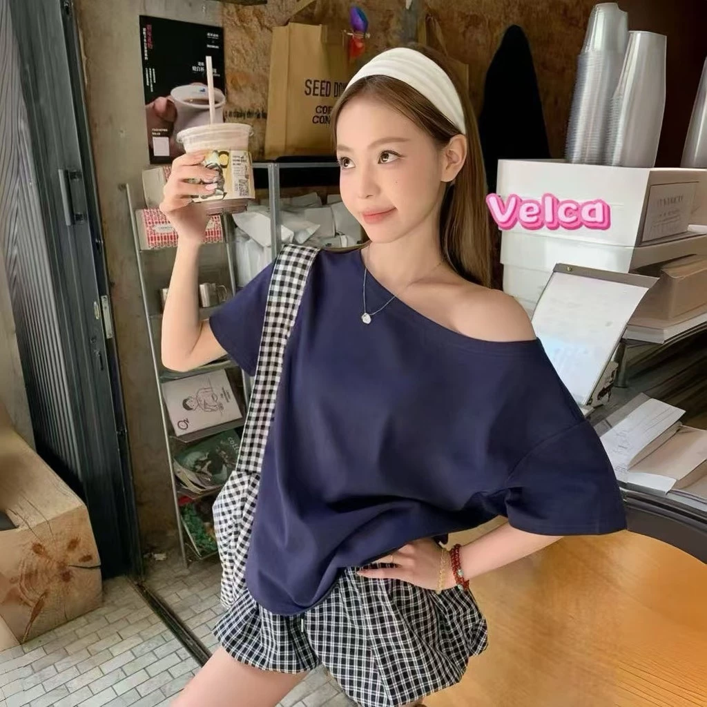 พร้อมส่ง ทรงหลวม เสื้อเเขนสั้นผู้หญิง เสื้อยืดเปิดไหล่ ผ้านิ่ม ใส่เเบบเปิดไหล่ได้ สาวอวบใส่ได้ Velca