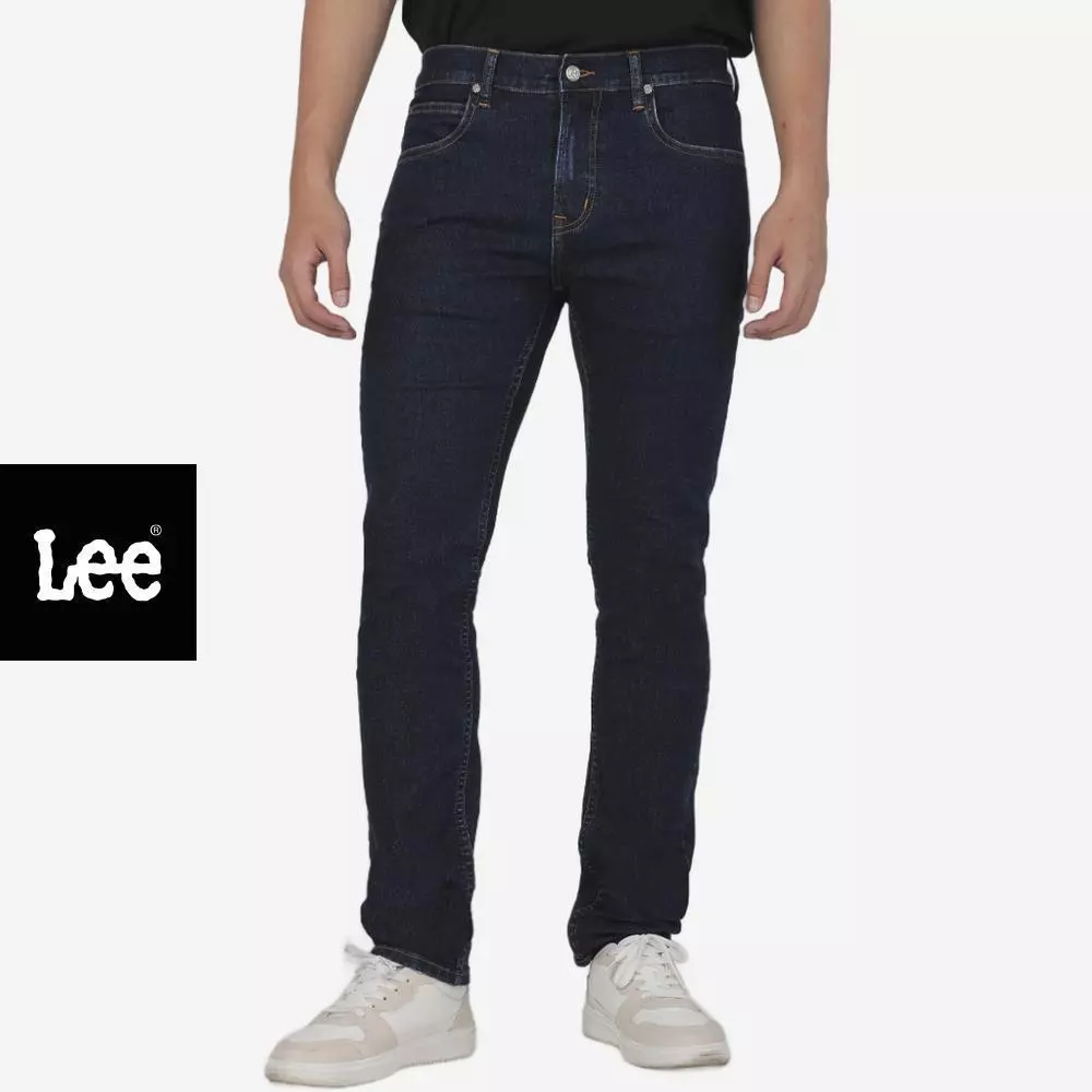 LEE กางเกงยีนส์ผู้ชาย เอวต่ำ ทรงเข้ารูป รุ่น LE S126MRAMF01 สียีนส์เข้ม