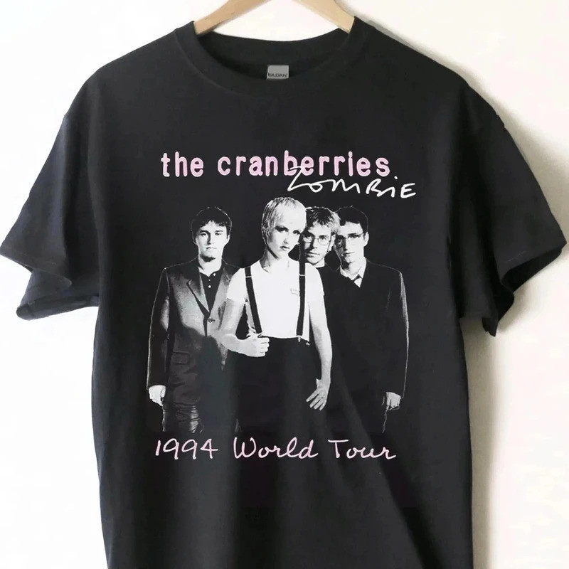 เสื้อยืดพิมพ์ลายโปสเตอร์คลาสสิกของวงดนตรี Rish Rock Band The Cranberries สำหรับผู้ชายและผู้หญิง คอกลม ผ้าฝ้าย สไตล์ฮาราจ