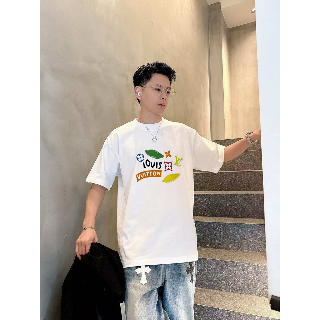 L * OUDIS VUIT#TON /L * V2026 Star Early Spring เสื้อยืดแขนสั้นสไตล์ใหม่ผู้ชายผู้หญิงคู่สไตล์ Contra