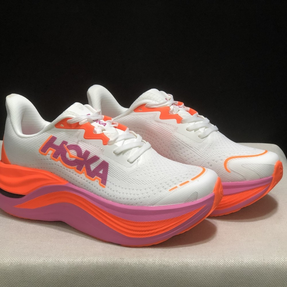 รองเท้าวิ่ง HOKA ONEONE Skyward X สําหรับวิ่งทางไกลและมีระบบระบายอากาศที่ดี