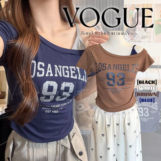 Vogue🌟พร้อมส่ง🌟 เสื้อแขนสั้นเปิดไหล่ ดีเทลสกีนตัวหนังสืดเท่ๆ เสริมฟองน้ำ (FY722)