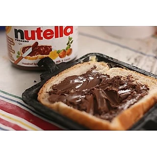 นูเทลล่า nutella (เฮเซลนัทบดผสมโกโก้)