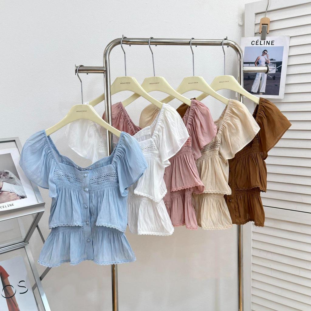 Aerin top : KN.Clothes เสื้อแขนตุ๊กตา คอเหลี่ยม แต่งคาดลูกไม้ซีทรู ระบาย 2 ชั้น กระดุมหน้า HS