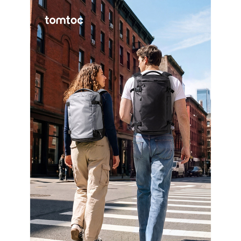 กระเป๋าเป้เดินทางความจุขนาดใหญ่รุ่นใหม่จาก Tomtoc สำหรับผู้ชายและผู้หญิง น้ำหนักเบา เหมาะสำหรับการเด