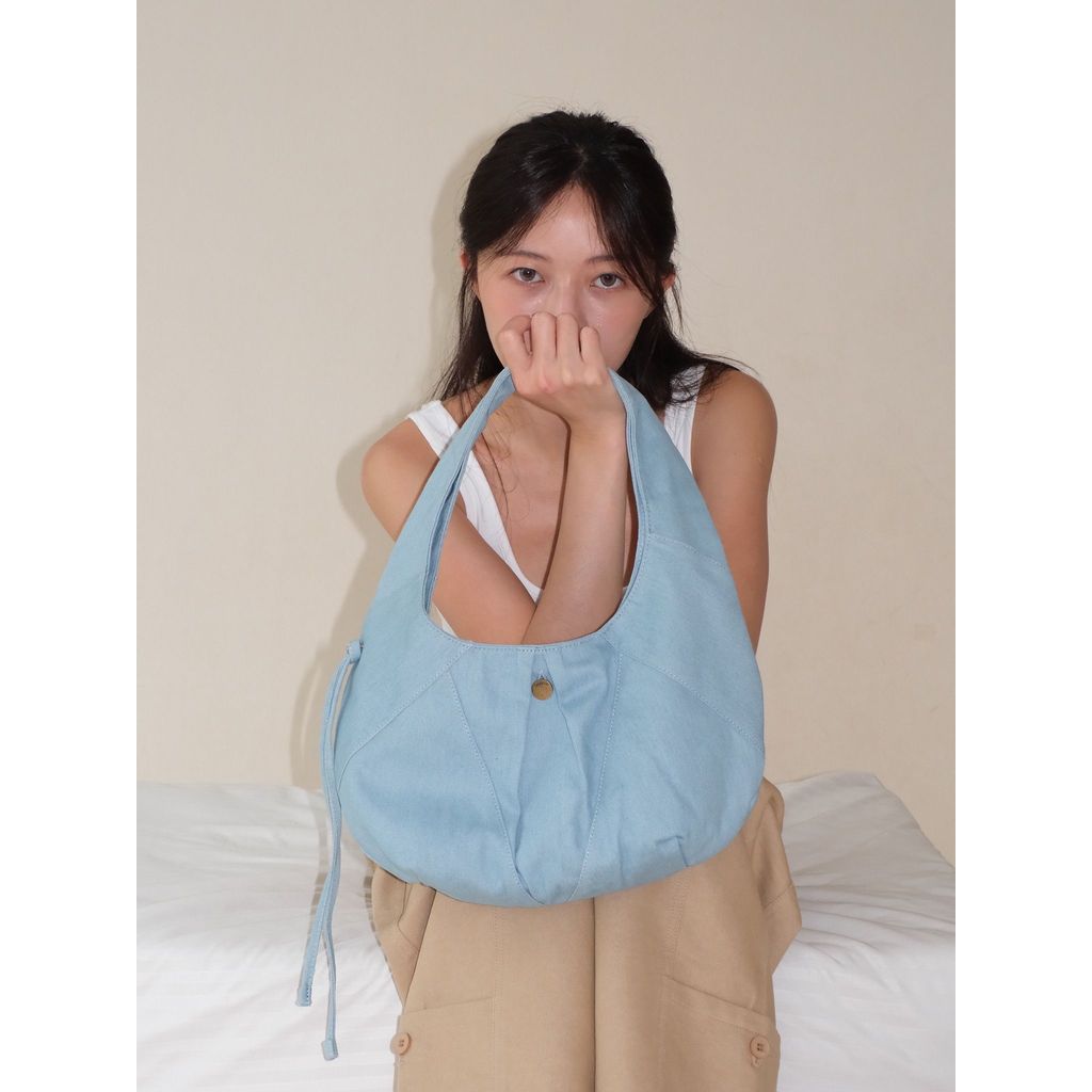 Le Croissant Denim Underarm Bag( Cloudy Blue )