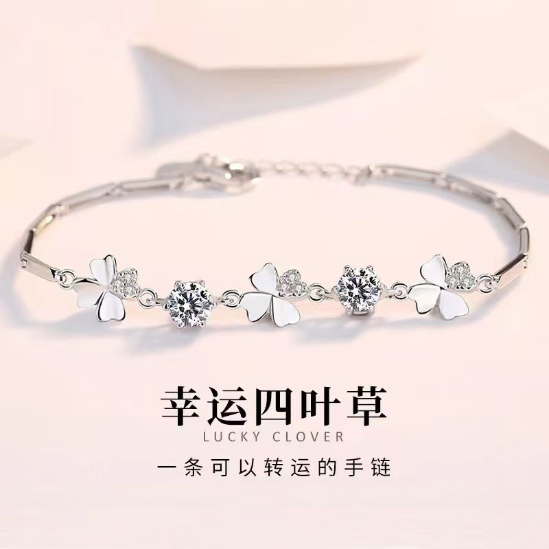 Four-Leaf Clover น้ําผึ้งเลียนแบบหญิงรู้สึกฟรีสร้อยข้อมือสร้อยข้อมือเงินหรูหราออกแบบ High-End s999 แ