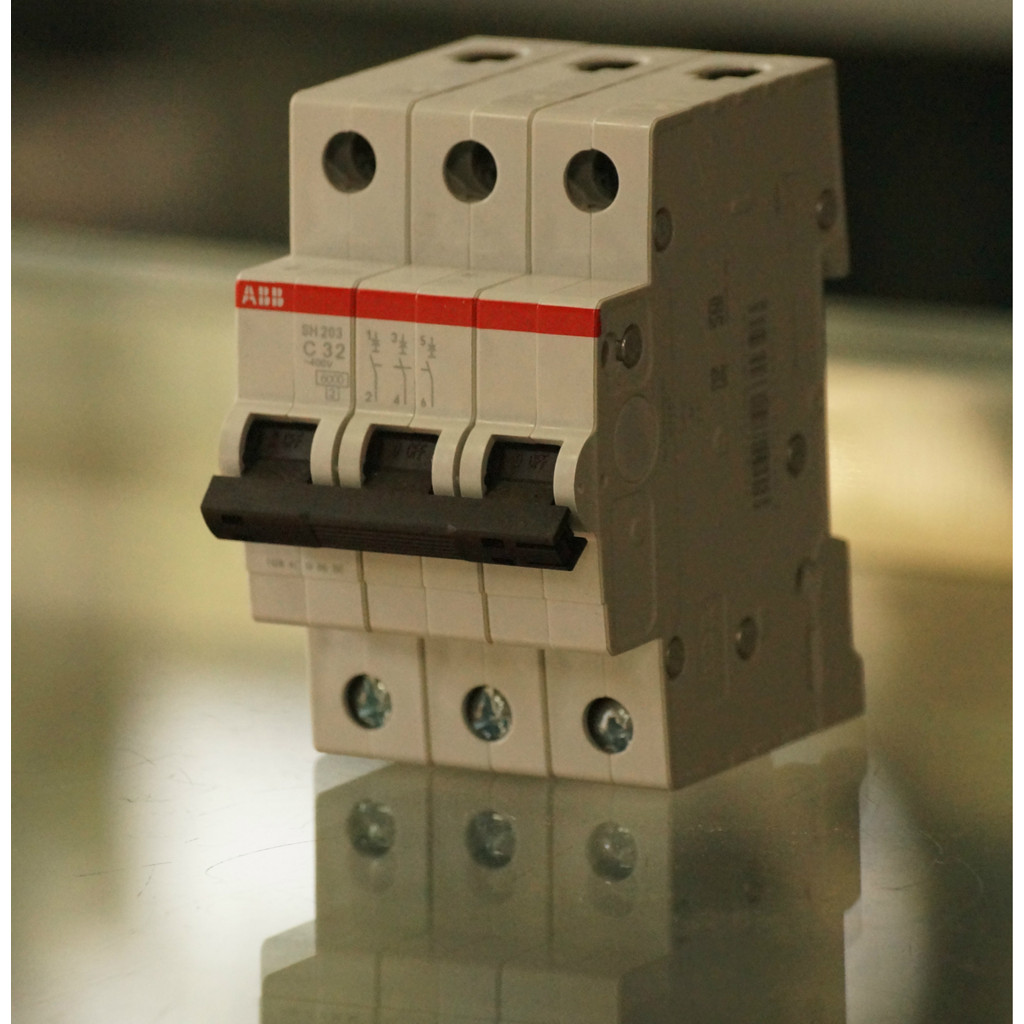 จัดหา ABB เซอร์กิตเบรกเกอร์ขนาดเล็ก SH203-C63 SH203 D63 3P
