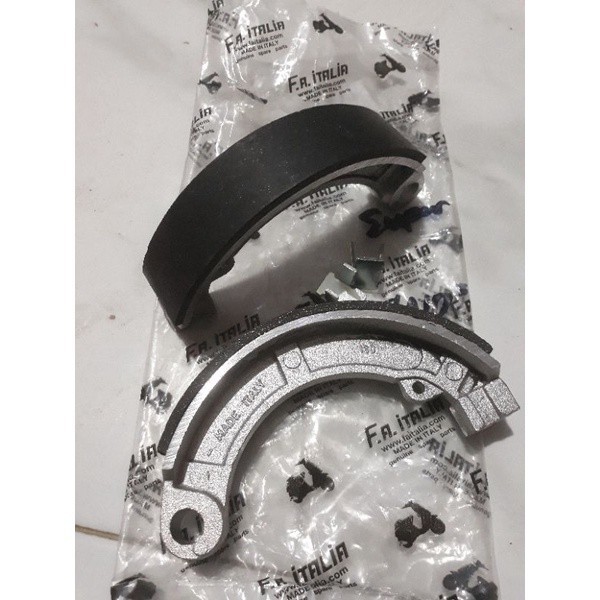 ผ้าเบรคหลัง az150 FA italia vespa super ps