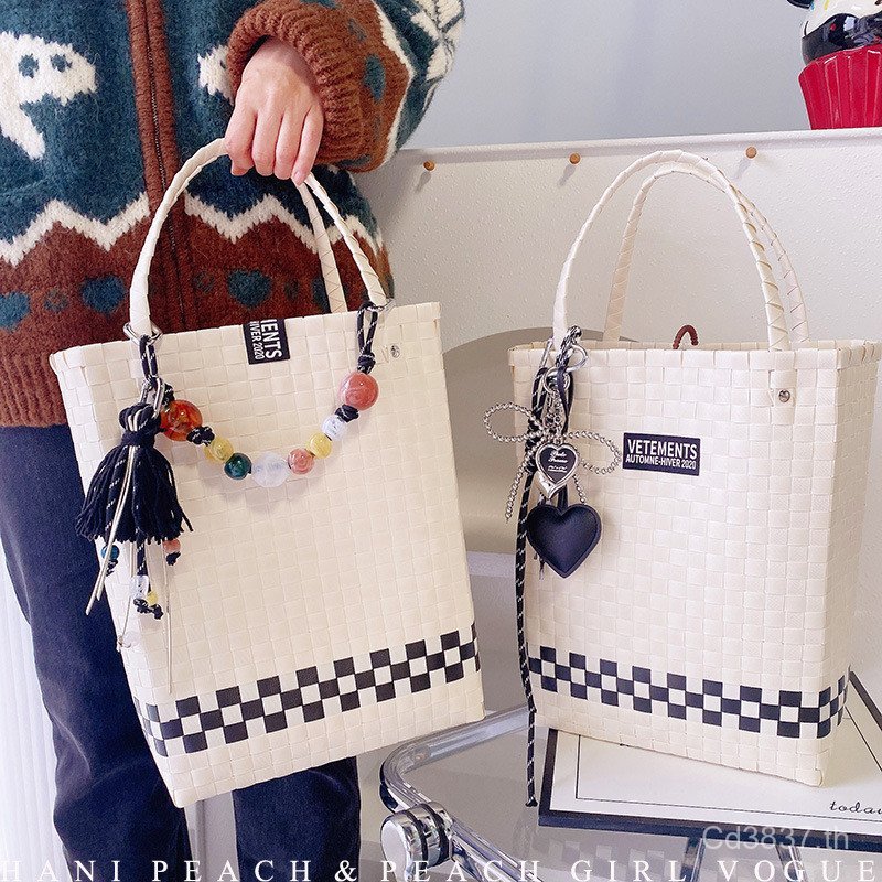 สร้อยคอมากีตสำหรับสุภาพสตรี และกระเป๋าปิกนิกพกพาสะดวก HHD2313