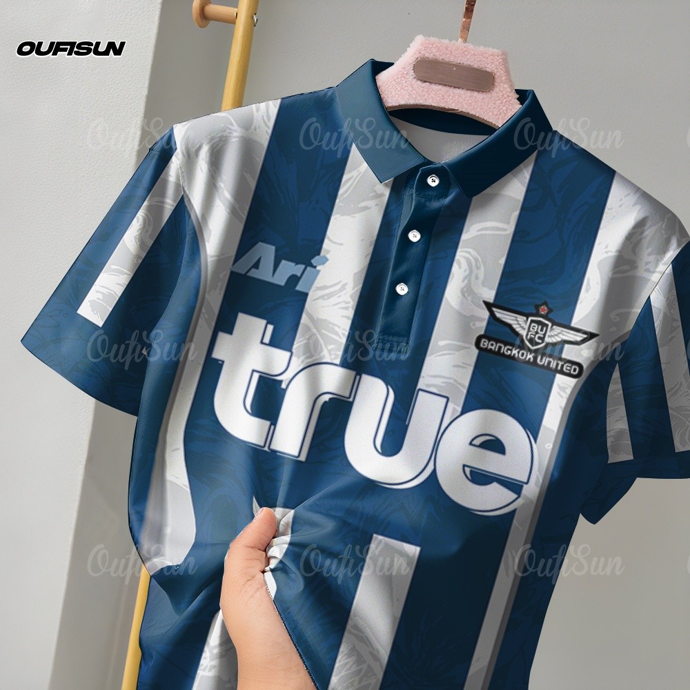 เสื้อยืดโปโลผู้ชาย Bangkok United ลายตารางสีน้ำเงินขาว พร้อมโลโก้ ARI แท้ ใส่สบาย – โปรปัง