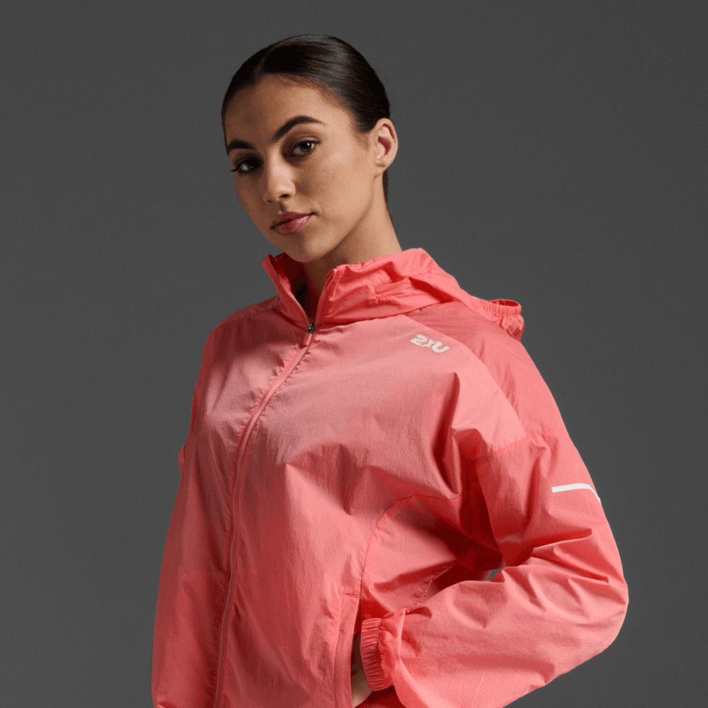 2XU-AERO WINDBREAKER Women เสื้อแจ็ตเก็ต