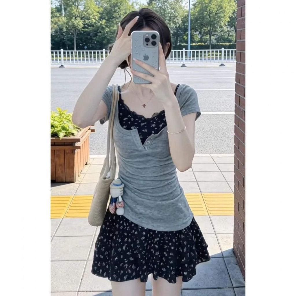 ชุดเดรสลูกไม้เย็บลูกไม้สีน้ําเงินกรมท่าลายดอกไม้ฤดูร้อนคําผิดที่สวยงามเสื้อยืดกระโปรงเล็กชุดสองชิ้น