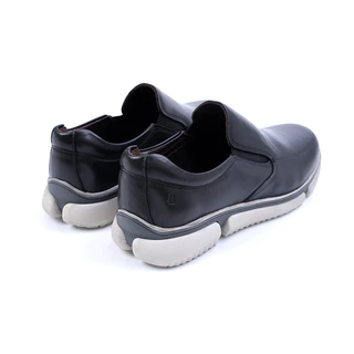 Hush Puppies รองเท้าผู้ชาย รุ่น HP 8HCFB2315A - สีดำ (รองเท้าลำลองหนังแท้ แบบสวม)