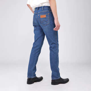 WRANGLER กางเกงยีนส์ผู้ชาย คอลเลคชั่น เอวต่ำ ทรงเข้ารูป รุ่น WR S326MLARF21 - สียีนส์กลาง