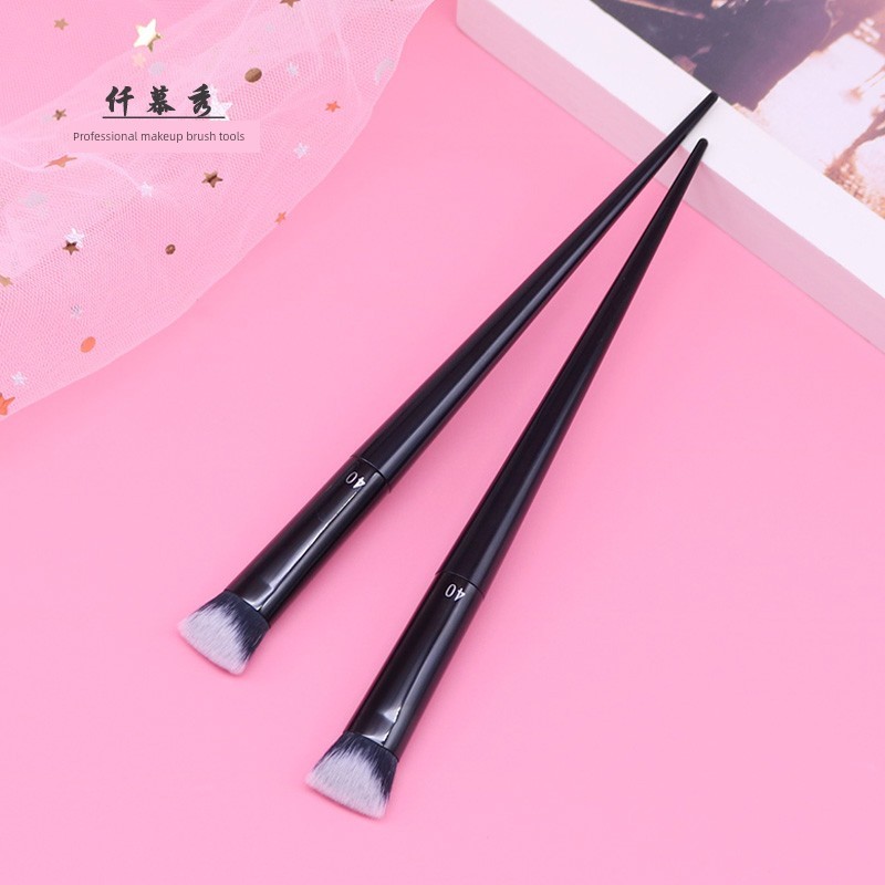 แปรงรองพื้น แปรงปัดแป้งฝุ่น แปรงคอนซีลเลอร์นางฟ้า KVD40แปรงรองพื้นรายละเอียดทั้งสองด้านเป็นรูปทรงลาด
