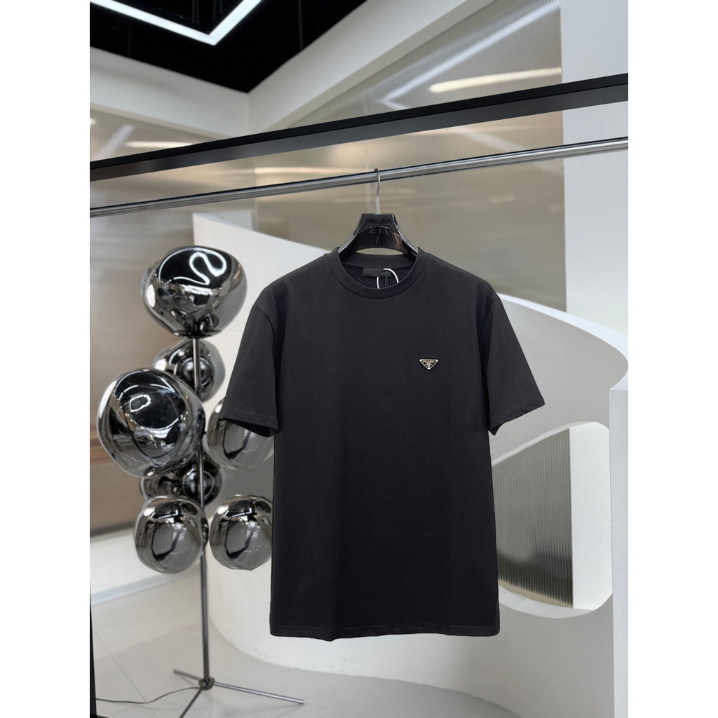 Prada/Prada/2026 คลาสสิกรอบคอแขนสั้นเสื้อยืดผู้ชายผู้หญิงสไตล์ใหม่หรูหราอารมณ์ High-End หนา Impervio