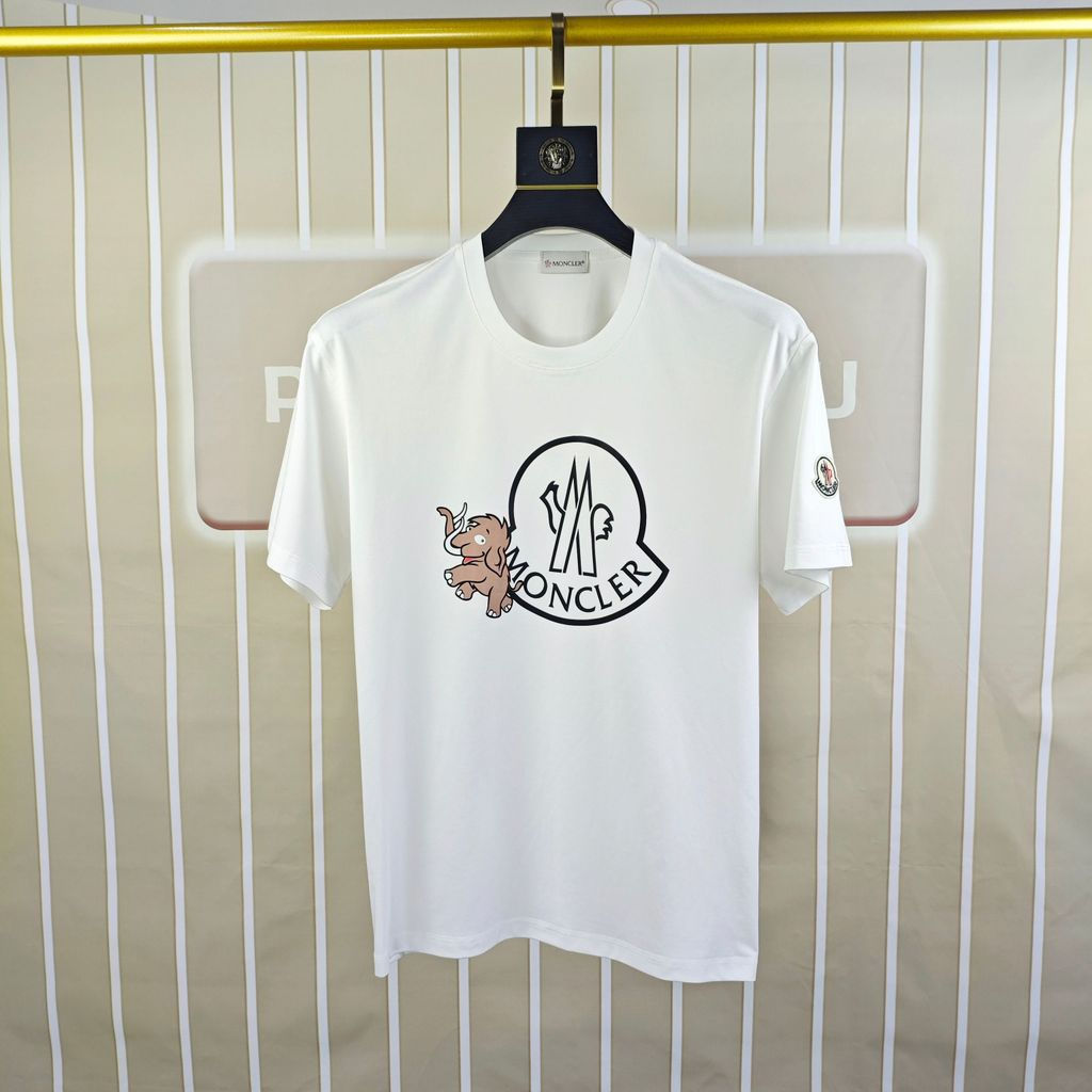 Moncler/Moncler/2026 คลาสสิกรอบคอแขนสั้นเสื้อยืดผู้ชายผู้หญิงสไตล์กีฬาสไตล์เคาน์เตอร์การออกแบบ Sense