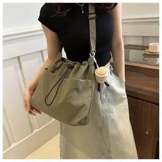กระเป๋าสะพายข้างสไตล์เกาหลี ผ้าไนลอน, กระเป๋าแฟชั่นผู้ชายและผู้หญิง จุของได้เยอะ(ไม่มีจี้)